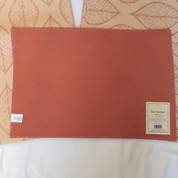 Homewear Table Runner With Set of 5 Placemats. Brand New With Tags. - Picture 6 of 7